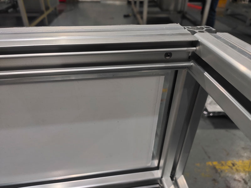 带滑动门的防尘罩