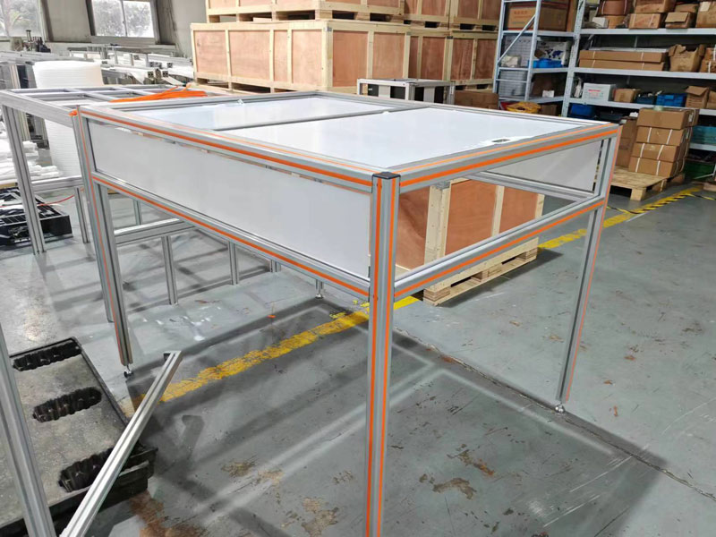 带滑动门的防尘罩