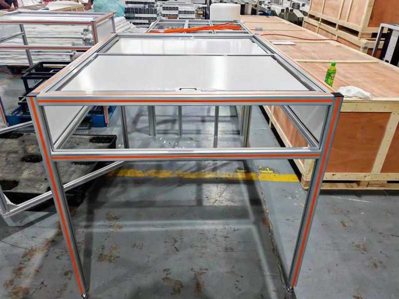 带滑动门的防尘罩