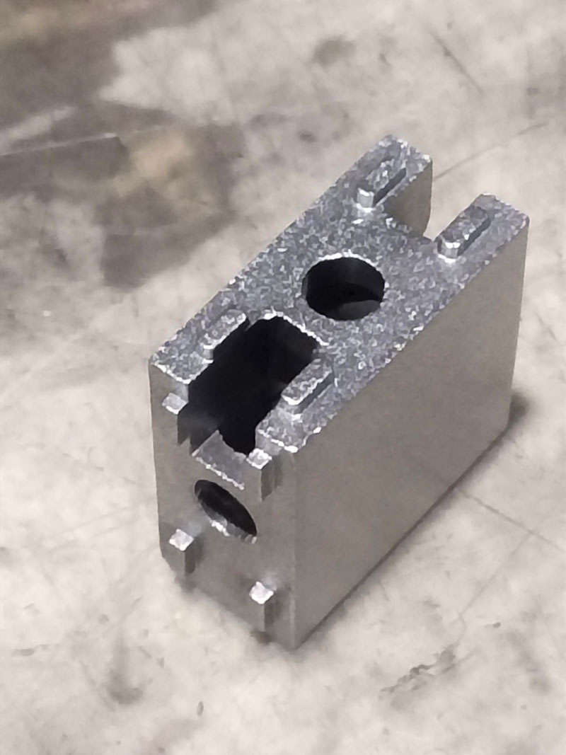 带滑动门的防尘罩